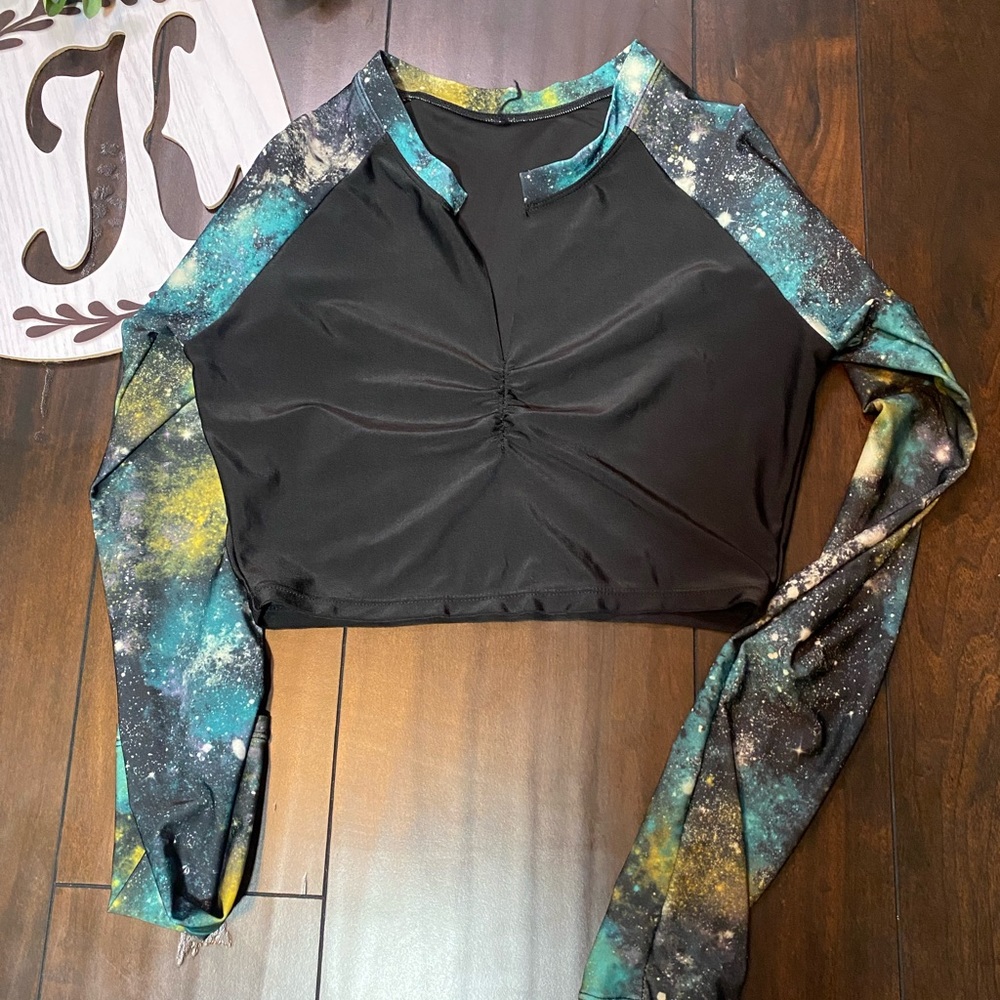 New Volcom Crop Rashgaurd - Picture 2 of 3